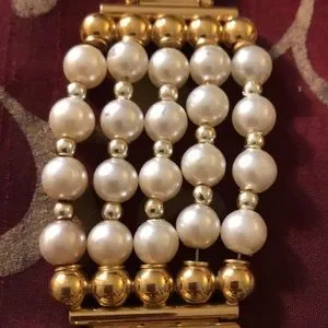 Vanity Fair | Accessories | Vanity Fair Faux Pearl Bracelet  display picture 1